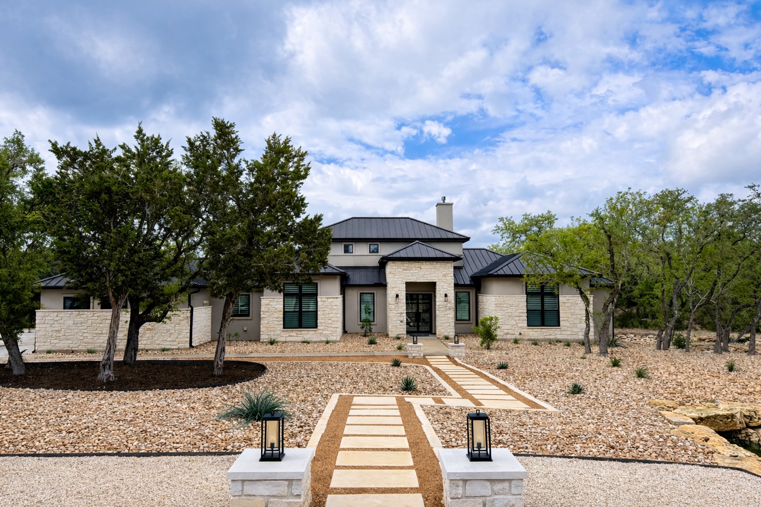 Resort-quality backyard putting green